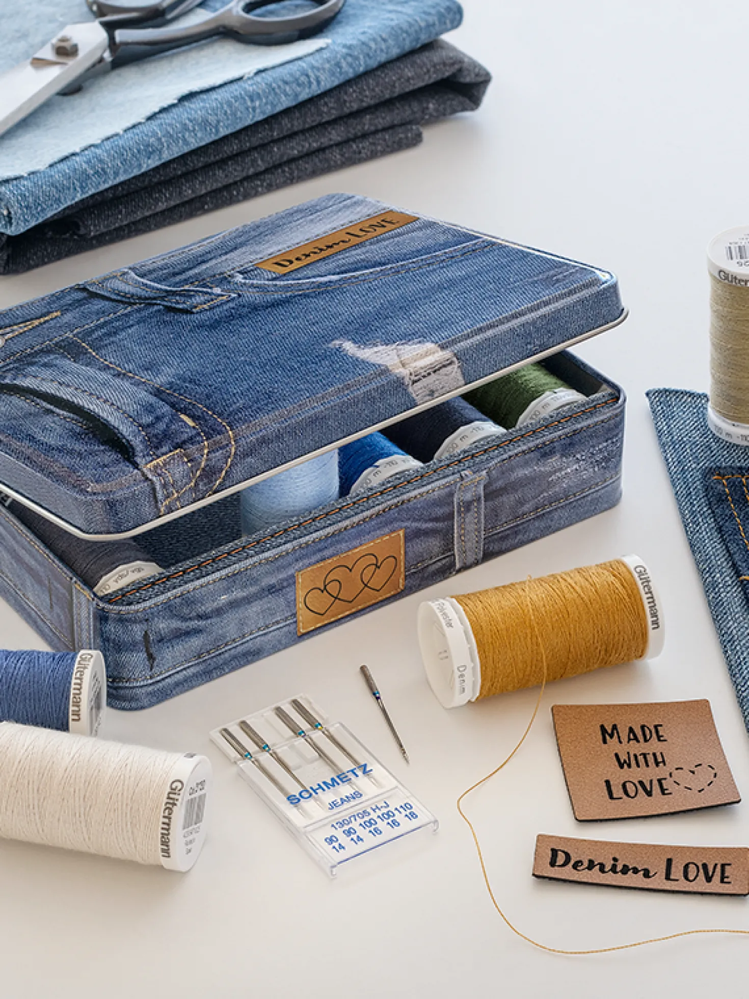 DENIM-BOX con aghi Jeans ed etichette in pelle artificiale