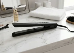 Necchi NC695 Piastra slim in titanio per capelli 52W