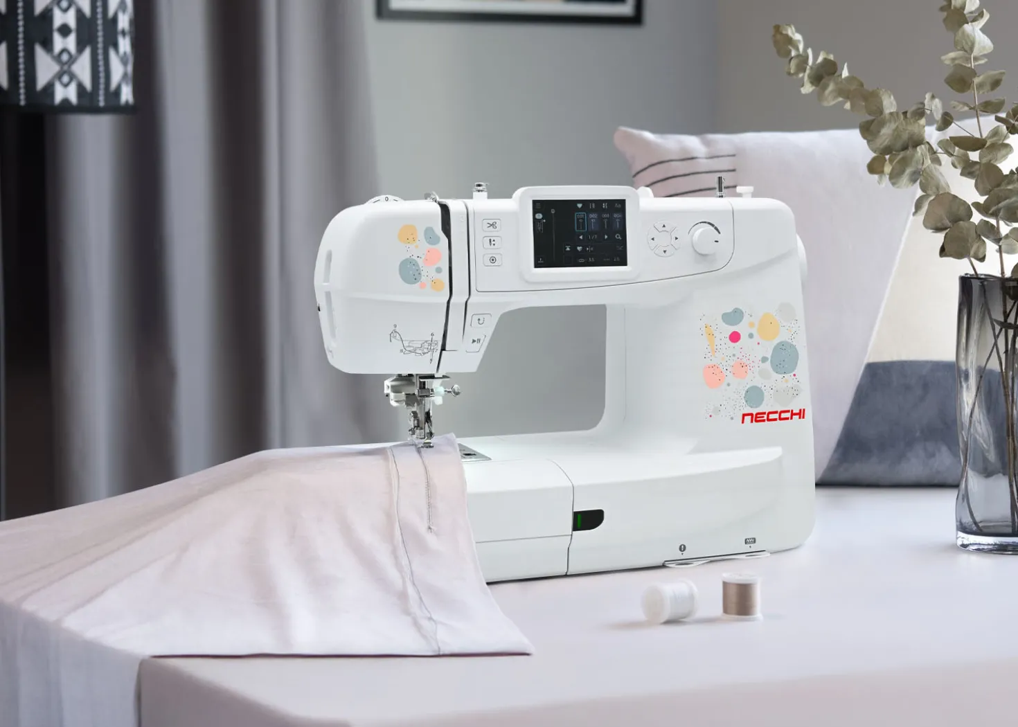 Necchi Sweet NE210 Macchina per Cucire e Ricamare in collaborazione con Eleonora Galvagno con Tablet e Software DRAWings Creative
